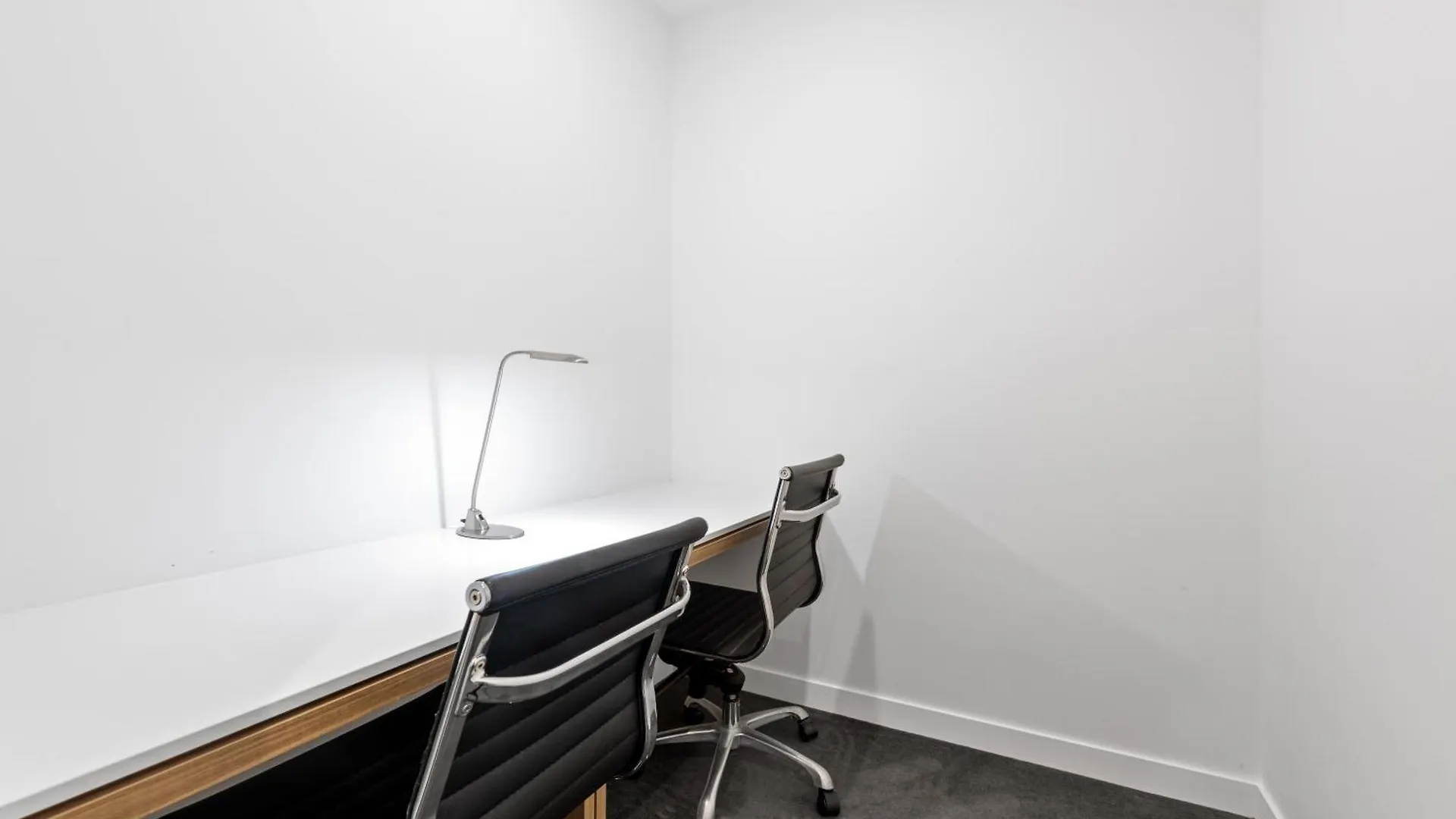 Central Valley Pad With Infinity Pool, Gym And Office! Brisbane 0*,