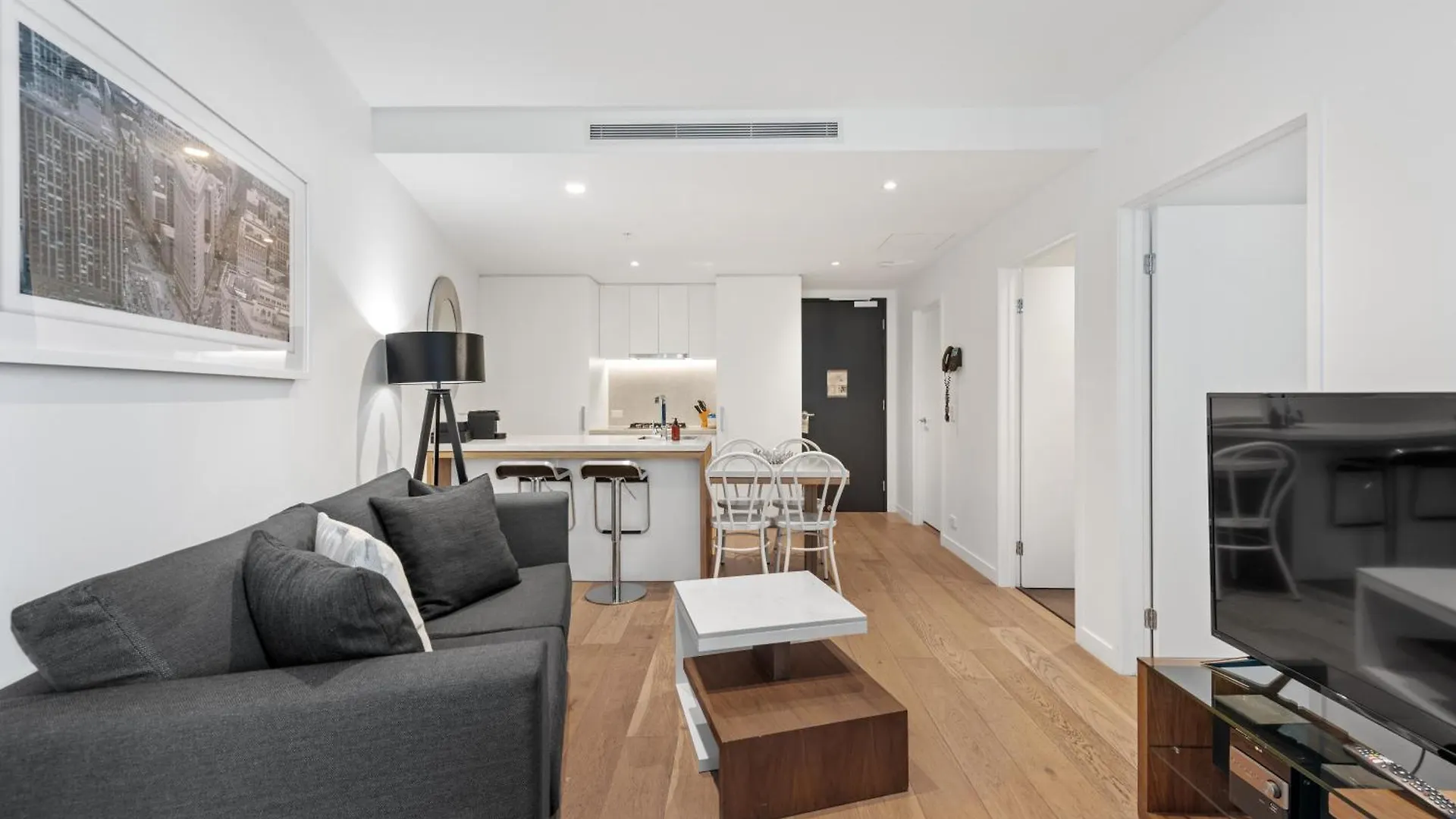 Apartment Central Valley Pad With Infinity Pool, Gym And Office! Brisbane